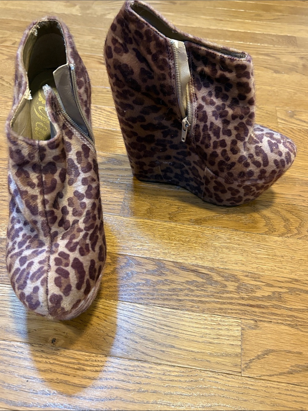 Disko | Fuzzy Leopard Print Wedge Platform Heels Women’s Size 9 Zip Up Sides Tan